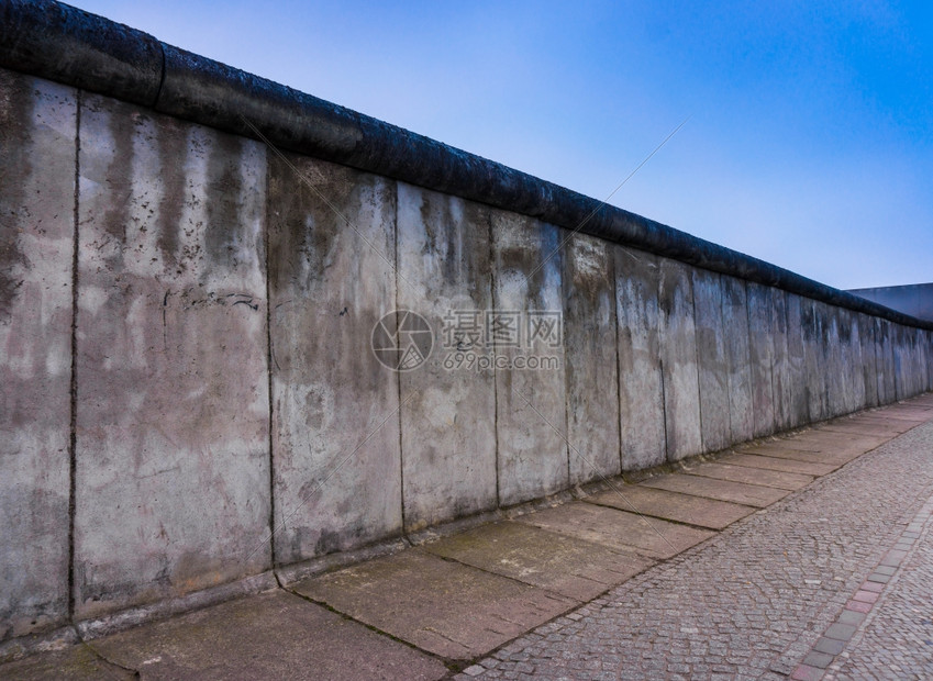 柏林墙(The Berlin Wall) 经济资源管理界面截图