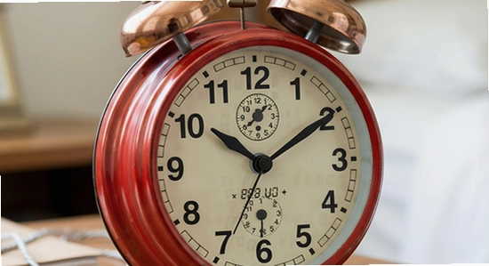 https://www.example.com/images/alarm_clock_commute.jpg