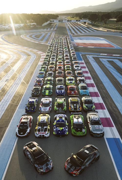 ��ͨ����Traffic Racer�ٷ�������v2.1.4 ���ٿ��